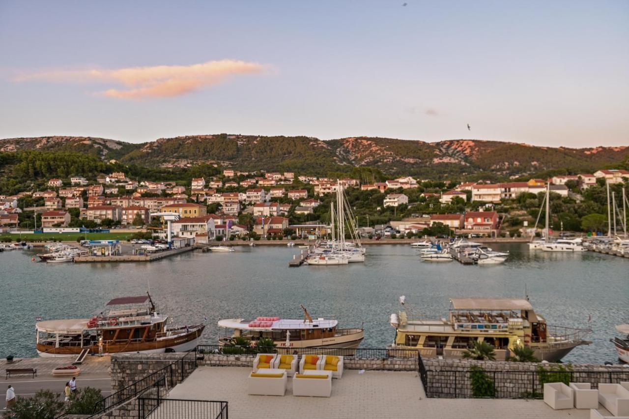 Hotel International Rab Town Exterior foto
